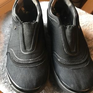 Bzees Size 8 Black Shoe